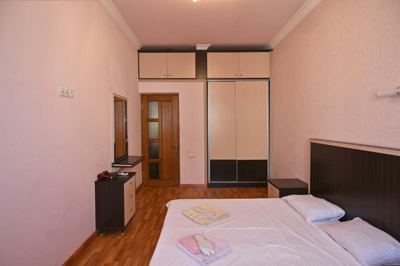 Freedom Apartments On Yekmalyan Str Ereván Exterior foto