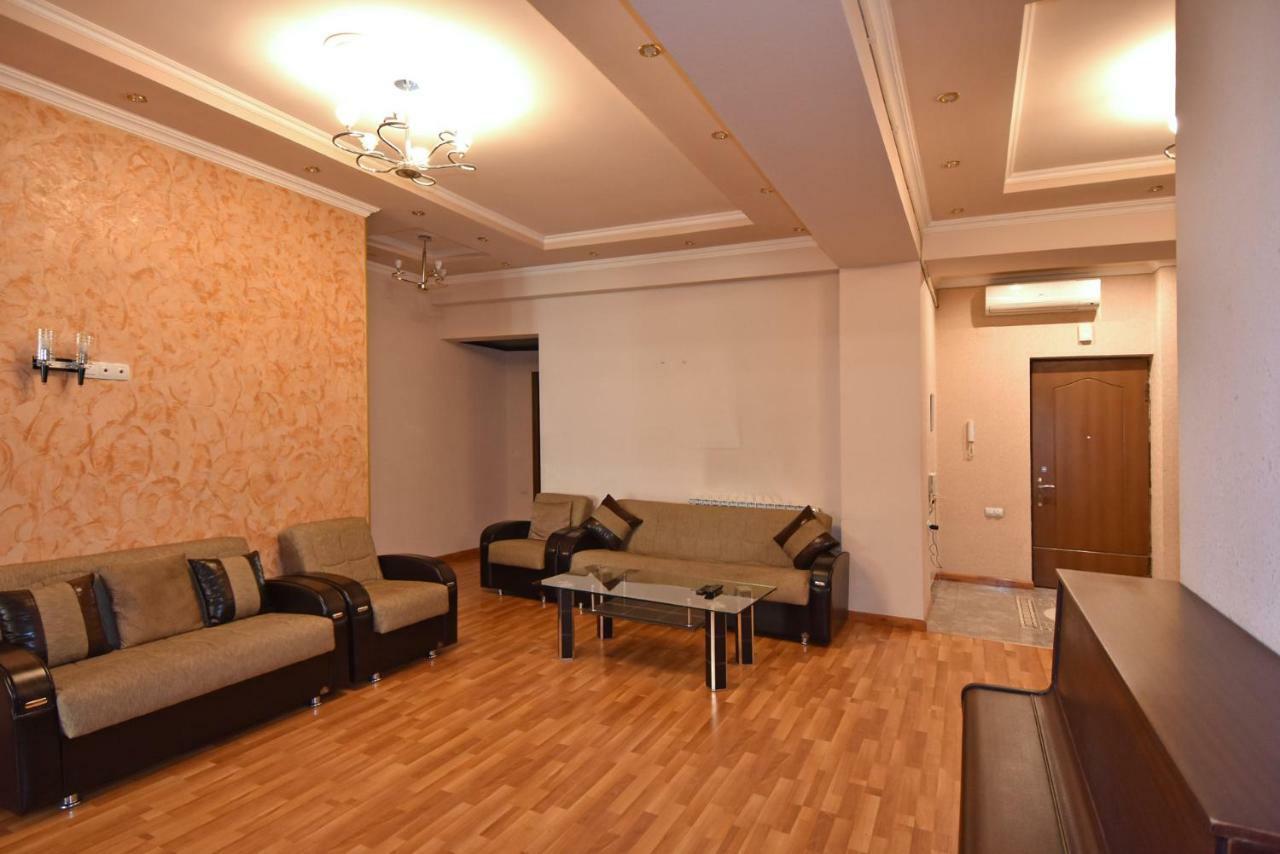 Freedom Apartments On Yekmalyan Str Ereván Exterior foto